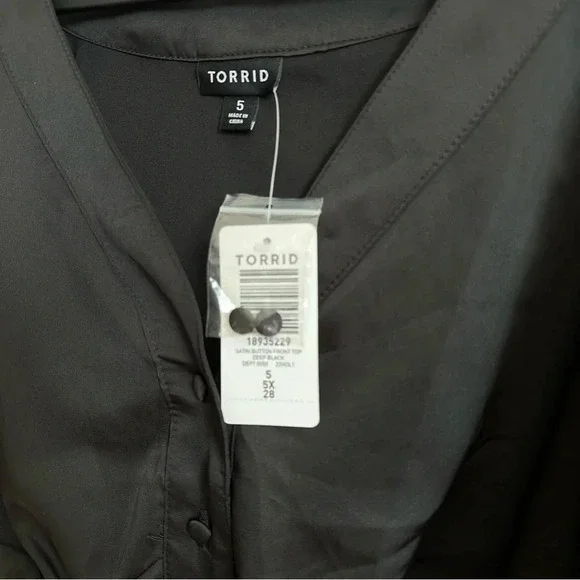 🌴Torrid NWT Satin Button Front Top 5X/28 in Deep Black - Picture 5 of 6
